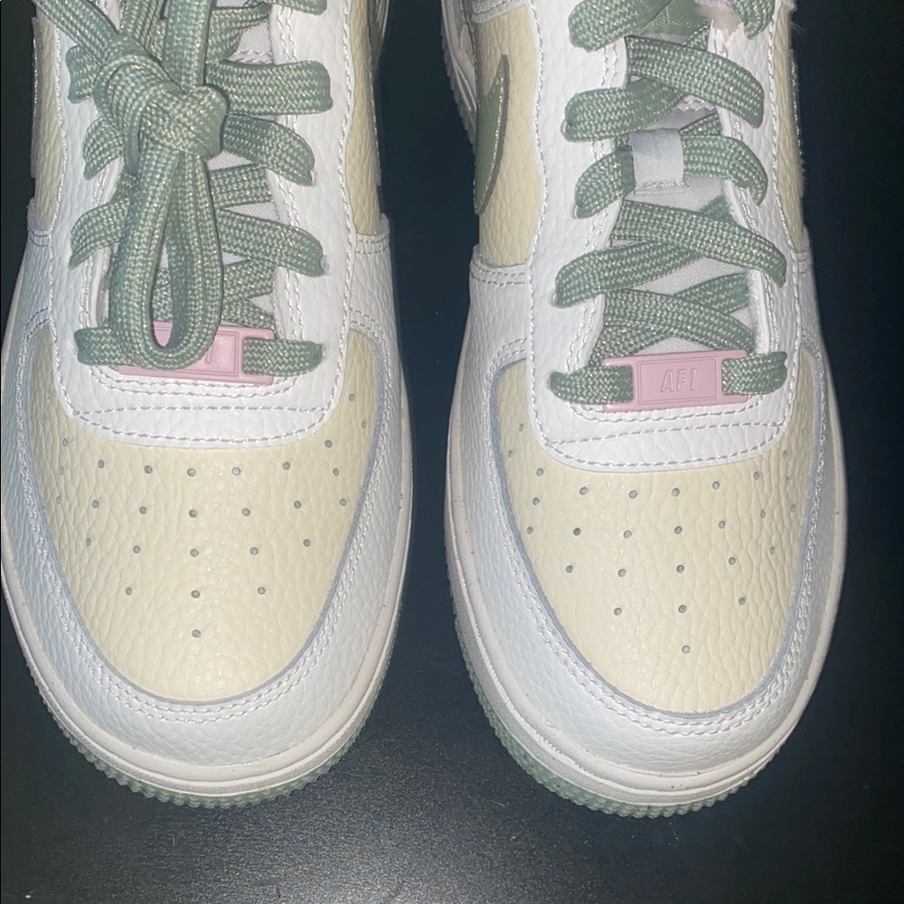 NIB Nike Air Force 1 White, Light Green and Yellow Youth Size 5 - Picture 3 of 12